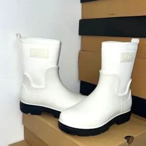 UGG® Women's  Droplet Mid Insulated All Weather Waterproof Boots in White Size 9